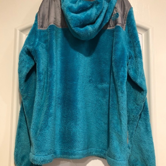 Girls Northface Denali Jacket, Hat and Gloves - Picture 2 of 4